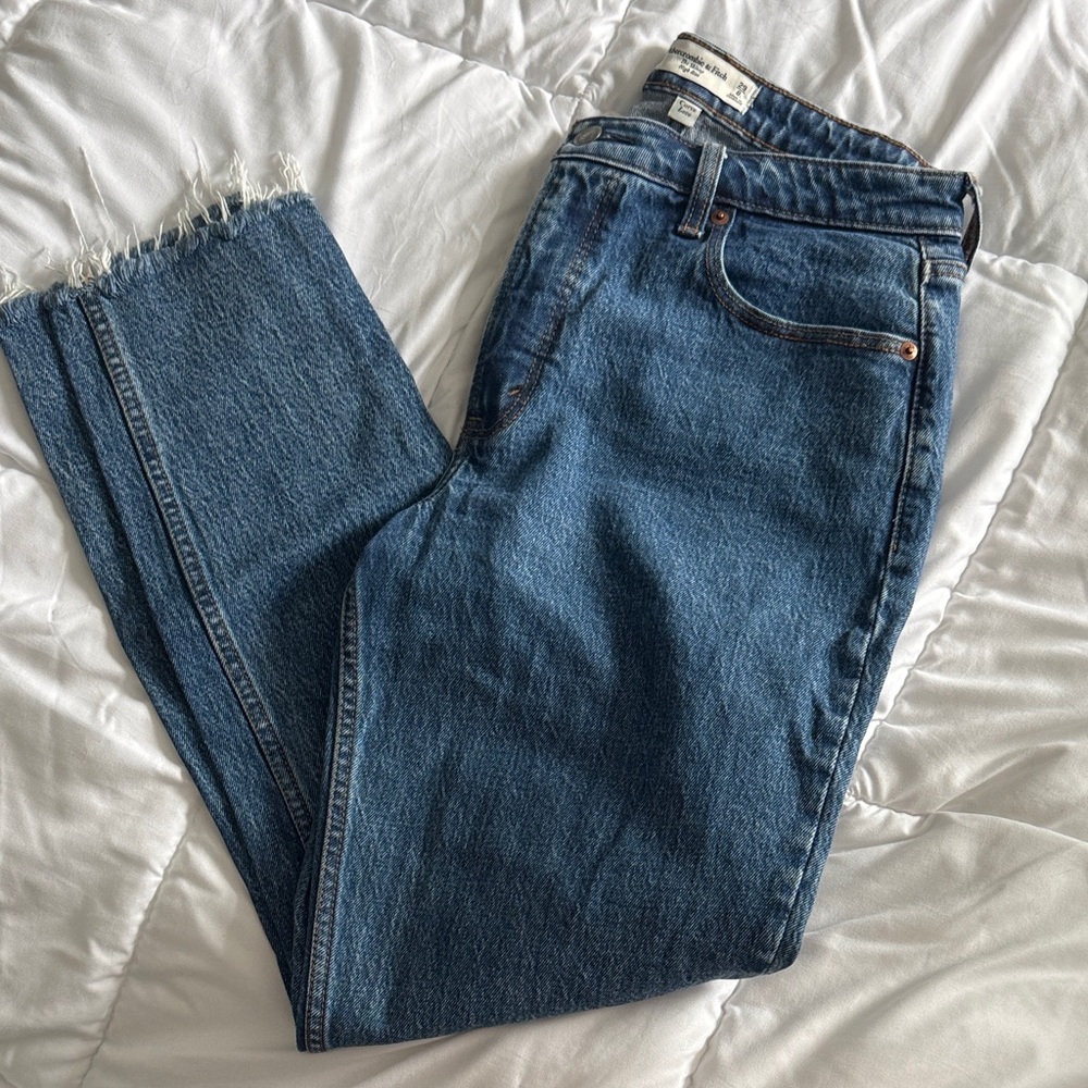 Abercrombie & Fitch “The High Rise Skinny”